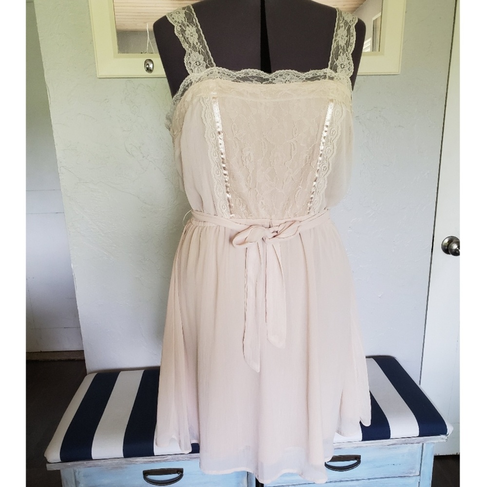 Nude color Lace Feminine Semi-Formal